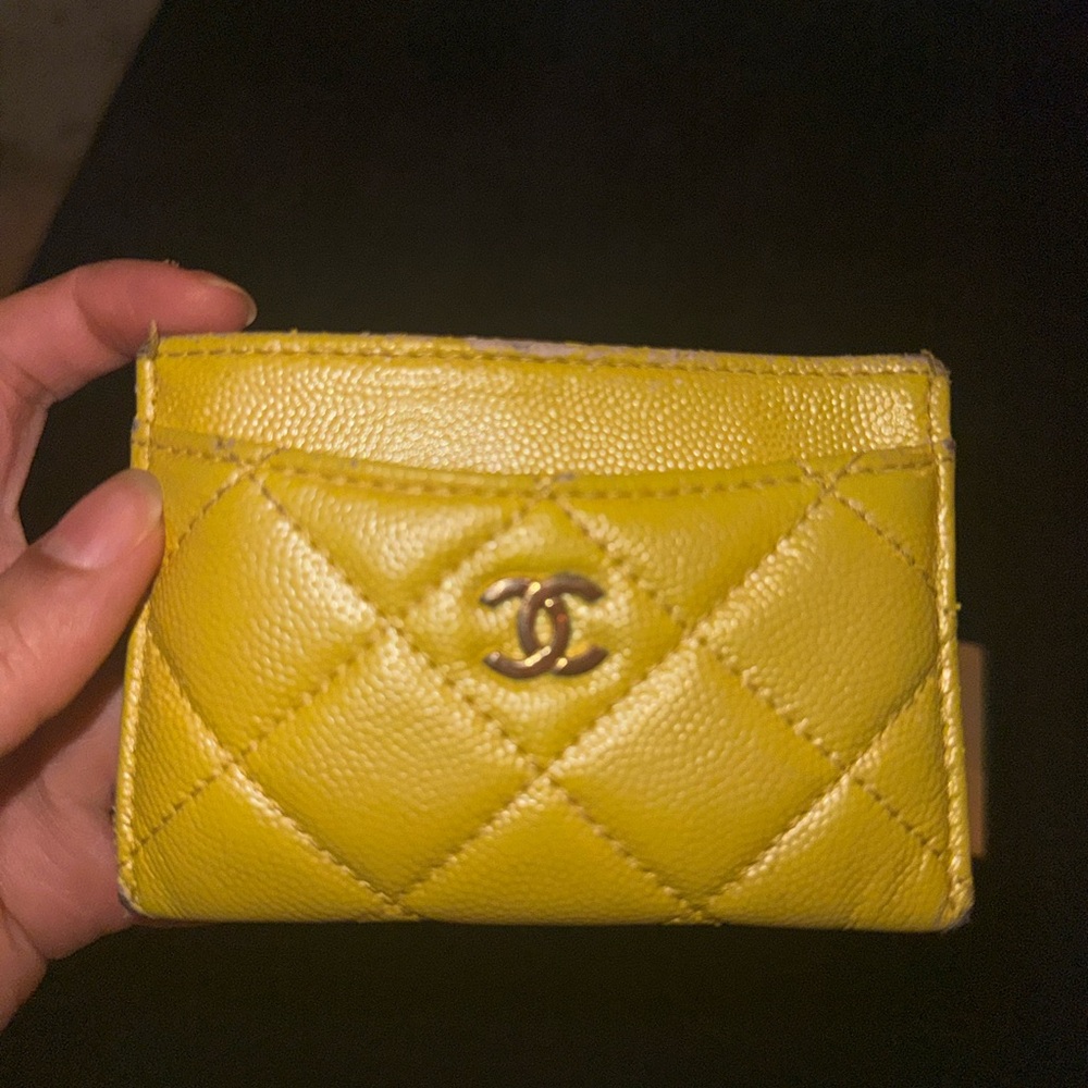 CHANEL Yellow Lambskin Cardholder - Picture 6 of 7